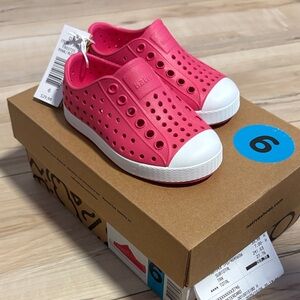 Brand New in Box Native Jefferson Size 6 Pink